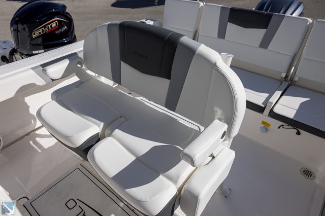 New 2025 Robalo 232 Explorer for sale